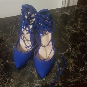 Lace plumps heels